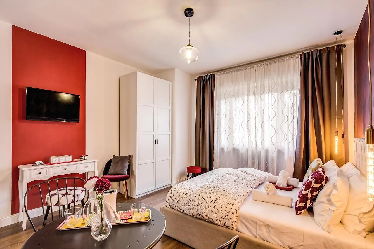 Aweshomeitaly - Vintage Rooms Πίζα Πανσιόν