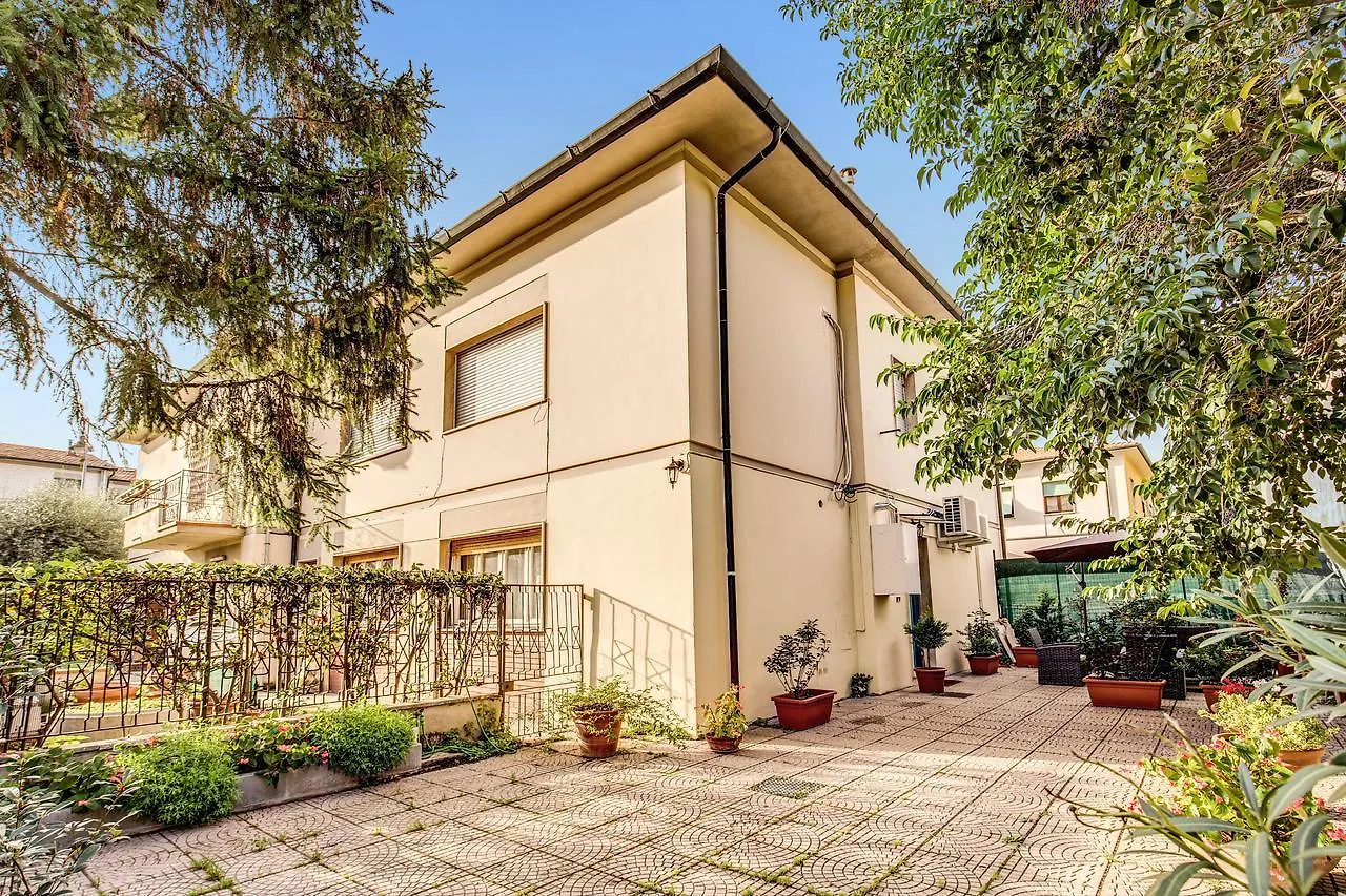 Aweshomeitaly - Vintage Rooms Pisa Italy